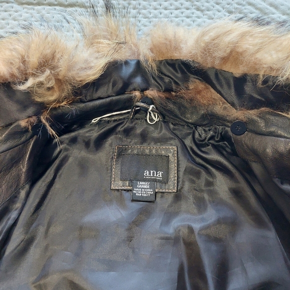 Ana Women's Black Leather Jacket with Faux Fur Collar - Picture 5 of 12